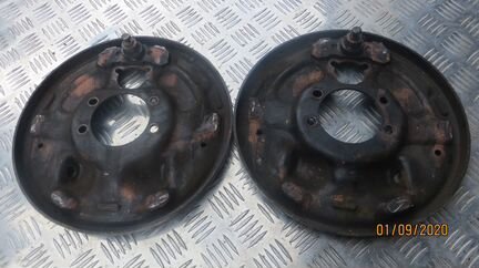 Щиток диск опорный задний Jeep Liberty KJ