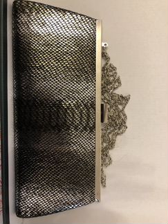 Клатч на длинной цепочке