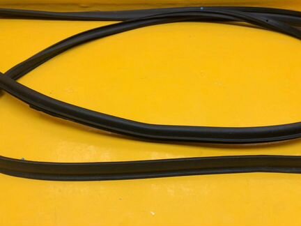 Уплотнитель двери передний левый Nissan Murano Z52