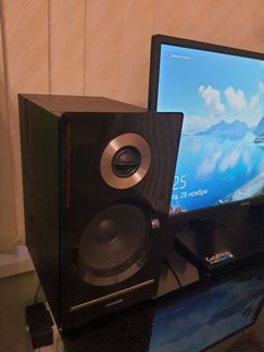 Компьютер в комплекте с монитором и звуком