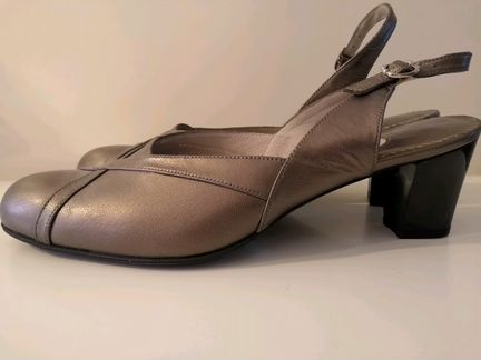 Босоножки кожаные новые (41-42 размер)