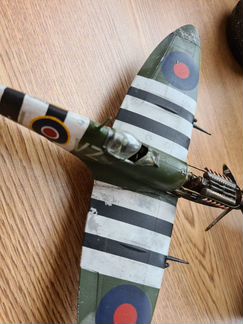 Самолет spitfire mk9 Beer Delivery 1/48