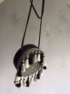 Сумочка с кисточками