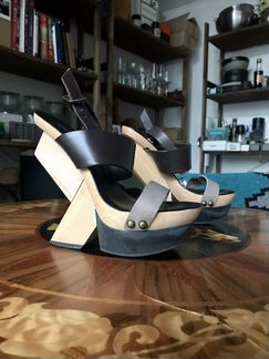 Дизайнерские босоножки United Nude