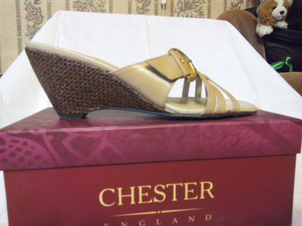 Туфли открытые бежевые нат. кожа р. 38 chester