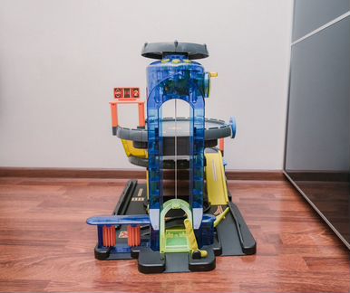 Большой гараж elc. Парковка