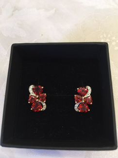 Золотые серьги с гранатами