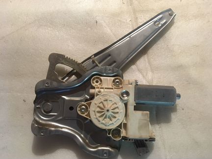 Стеклоподъёмник задний правый Toyota Avensis2