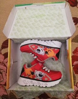 Новые кроссовки Kakadu со светодиодами