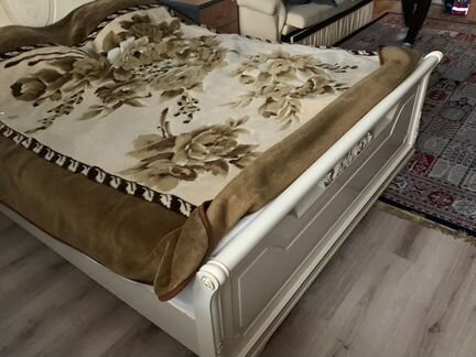 Кровать двухспальная с матрасом