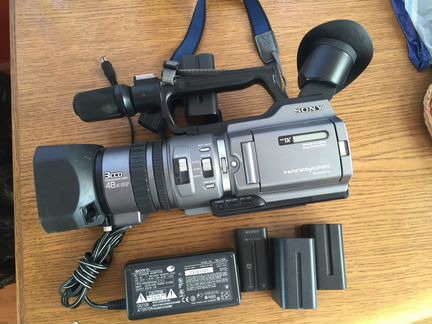 Видеокамера Sony DCR VX-2100e