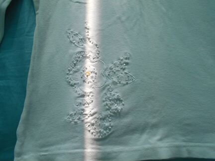 Белая нежная кофточка с вышивкой бисерными цветами