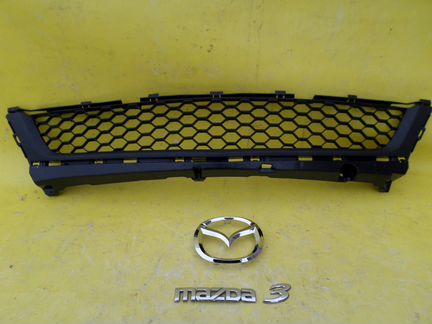 Решетка переднего бампера Мазда 3 BK Хэтчбек 6-8г