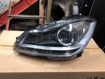 Фара левая сторона Мерседес w204 Mercedes w204