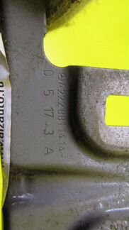 Кронштейн переднего правого крыла Mercedes W222 A2