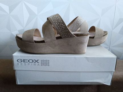 Босоножки Geox 39р натуральная замша беж