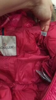 Стеганый пуховой комбинезон с пинетками moncler