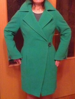 Пальто осеннее зеленое
