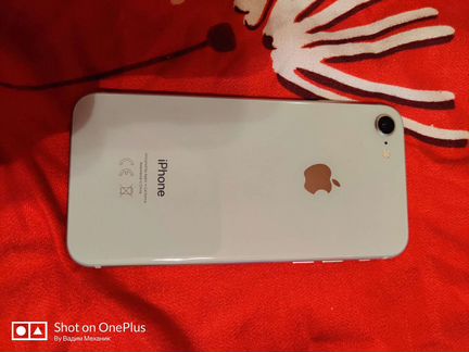 Телефон iPhone 8 64gb