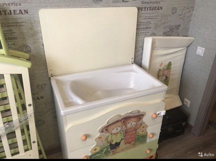 Детская кроватка с комодом