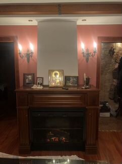 Электрический камин в деряанлм портале