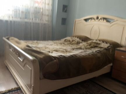 Кровать двухспальная с матрасом