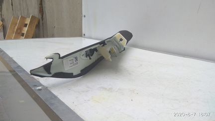 Обшивка передней стойки внутренняя правая Audi Q7