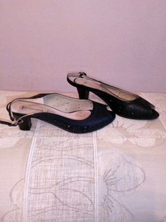 Кожаные босоножки