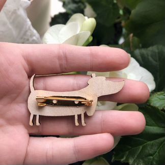 Деревянный значок ручной работы Такса