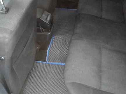 Новые коврики в салон Mitsubishi Carisma