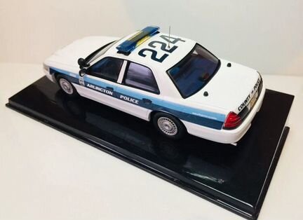 Ford Crown Victoria PI Arlington County Police 1:4
