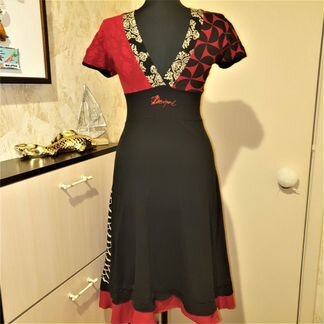 Платье с короткими рукавами Desigual