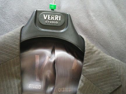 Практически новый костюм Verri