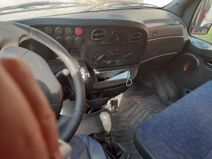Iveco Daily 2.3 МТ, 2004, битый, 800 000 км