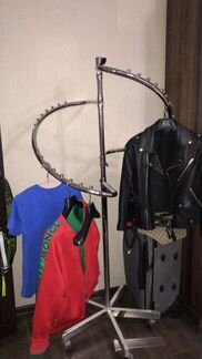 Вешалка на колёсиках