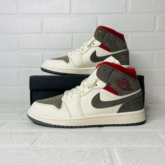 Кроссовки Nike Air Jordan 1