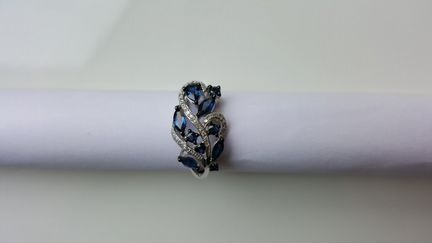 Кольцо с сапфирами и бриллиантами