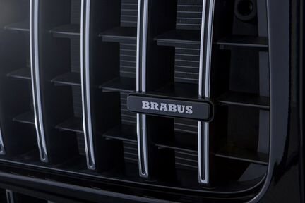 Логотип Brabus с подсветкой, в решетку радиатора