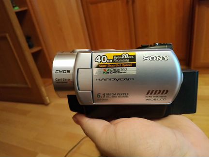 Цифровая видеокамера Sony HandyCam DCR-SR300