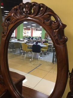 Туалетный столик резной. Массив