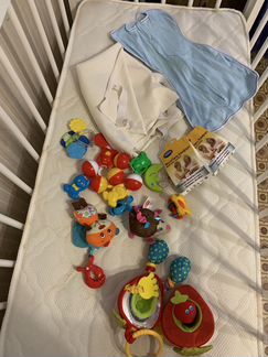 Детская кроватка с маятником