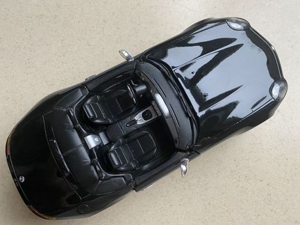 Модель 1:18 автомобиля BMW Z8