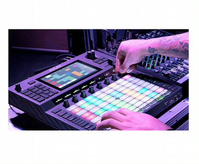 Akai PRO force USB midi-контроллер 64 пэда