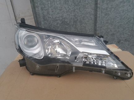 Фара правая галоген Toyota rav4 ca40