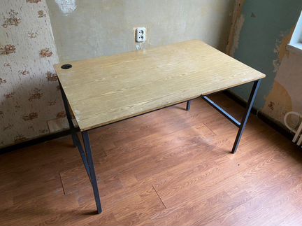 Стол кухонный