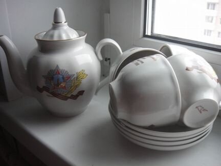 Чайник, 4 Чашки с блюдцами Дулево,от Единой россии